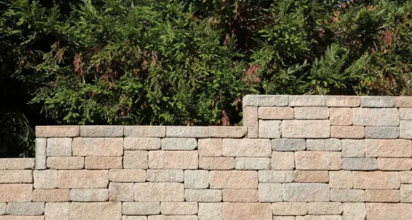 Interlocking retaining wall block